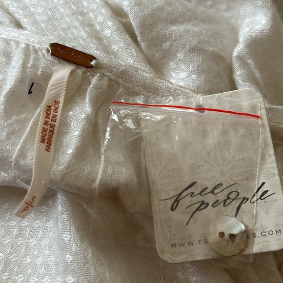 Elegant White Lace Maxi Dress - Picture 10 of 10